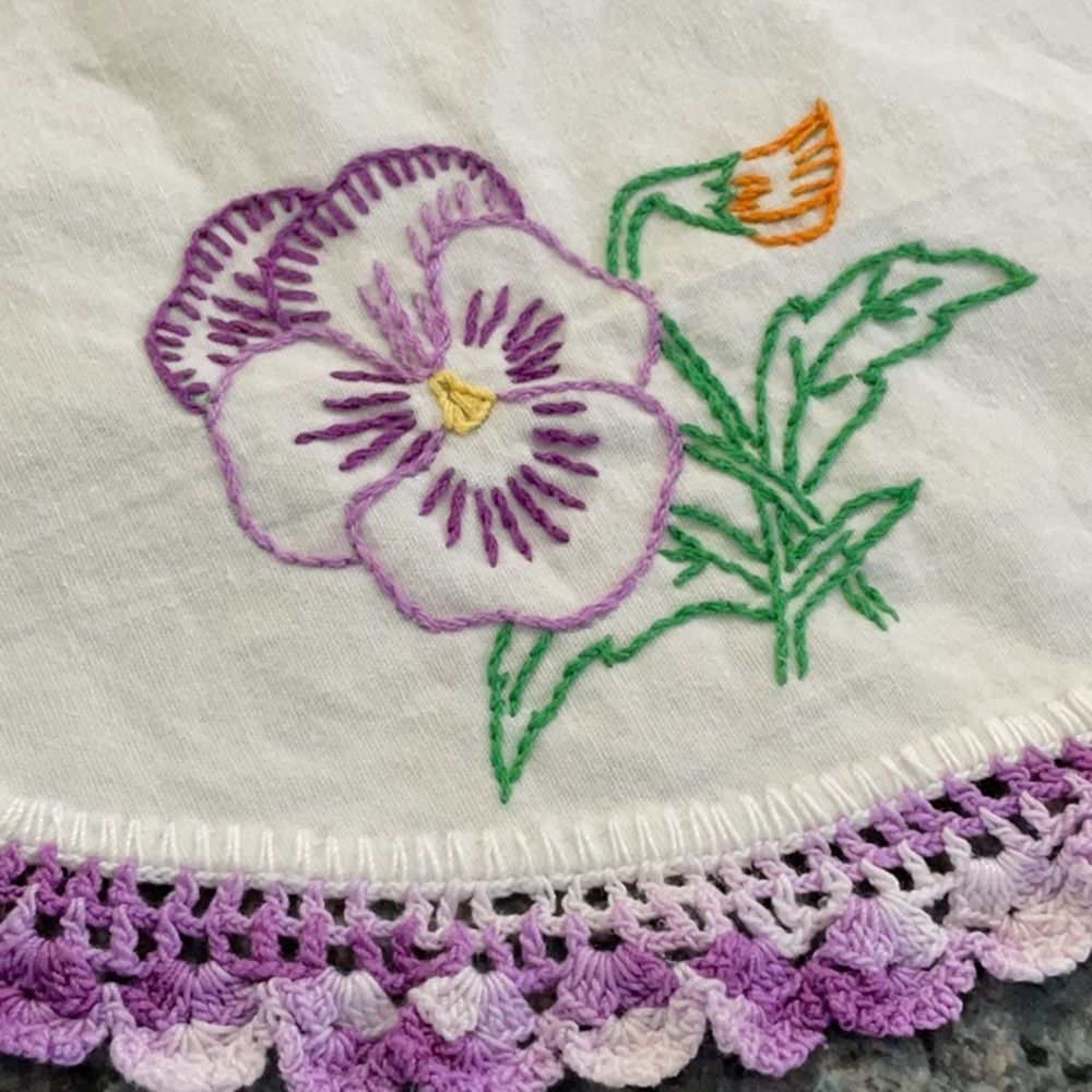 Pansy dresser scarf oval vintage
